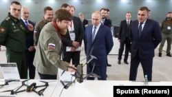 Tổng thống Nga Vladimir Putin thăm một cơ sở chế tạo máy bay không người lái tại Saint Petersburg, Nga, ngày 19/9/2024.