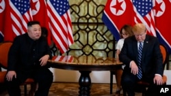 Tổng thống Mỹ Donald Trump gặp lãnh đạo Triều Tiên Kim Jong Un tại Hà Nội hôm 28/2/19.