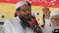 Hafiz Saeed, leader of Jamaat-ud-Dawa address an anti-Indian rally in Lahore, Pakistan, Sept. 30, 2016. 