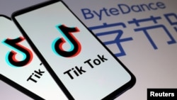 TikTok khá phổ biến tại Việt Nam, với khoảng 10 triệu người sử dụng và hàng triệu lượt tải video clip tính đến tháng 8/2020.