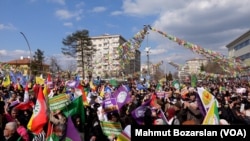 8 Şubat 2025 - Mitinge katılanlar sık sık Öcalan lehine slogan attı.